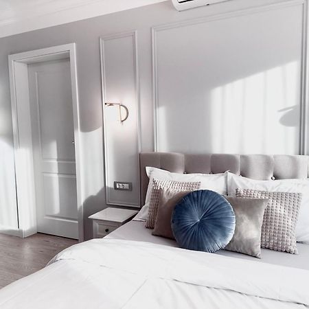 Central Spacious Apartment With Balcony - Alba Carolina 阿尔巴·尤利亚· 外观 照片