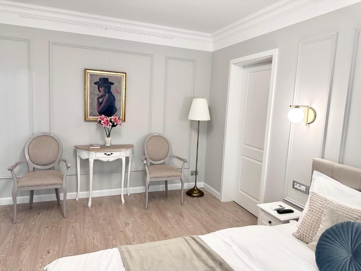 Central Spacious Apartment With Balcony - Alba Carolina 阿尔巴·尤利亚· 外观 照片