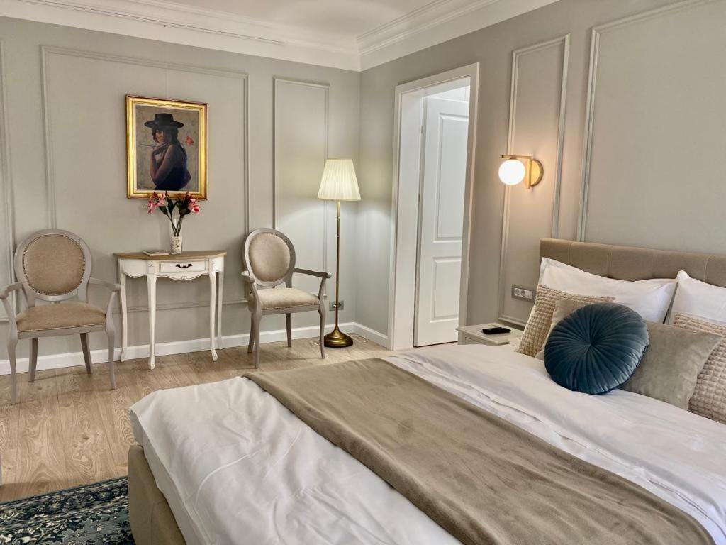 Central Spacious Apartment With Balcony - Alba Carolina 阿尔巴·尤利亚· 外观 照片