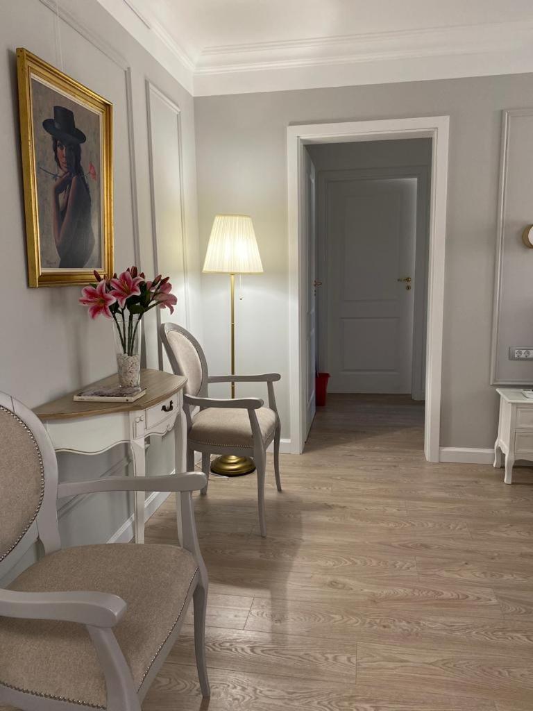 Central Spacious Apartment With Balcony - Alba Carolina 阿尔巴·尤利亚· 外观 照片